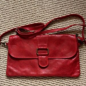 BORSE IN PELLE Genuine red leather shoulder/cross body purse. Made Italy.